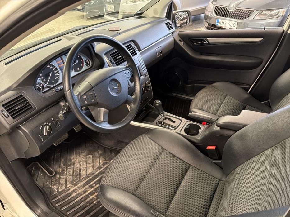 MERCEDES-BENZ B 2011