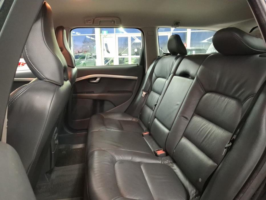 VOLVO V70 2010