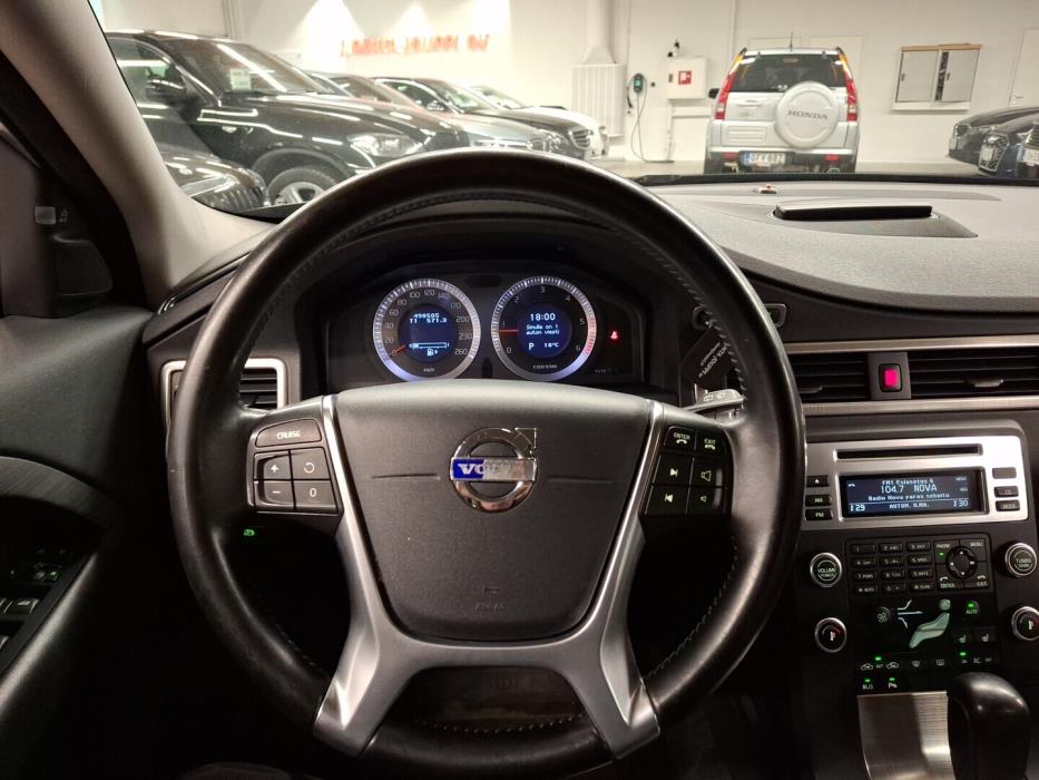 VOLVO V70 2010