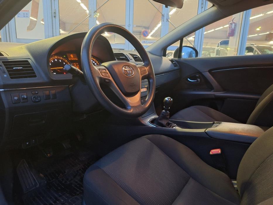 TOYOTA Avensis 2011
