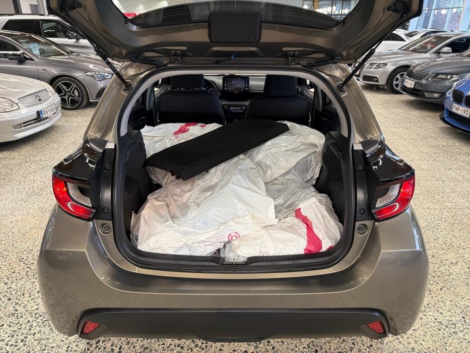 TOYOTA Yaris 2023