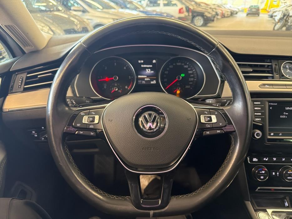 VOLKSWAGEN Passat 2016