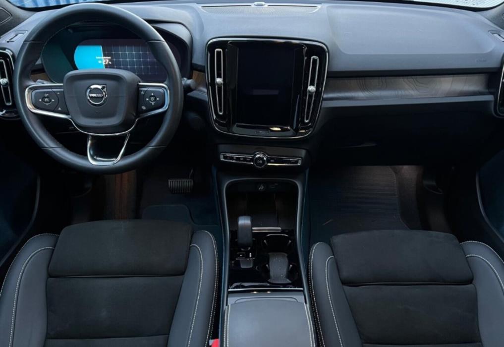 VOLVO C40 2023