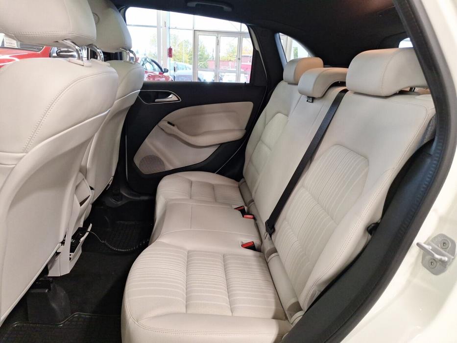 MERCEDES-BENZ B 2012