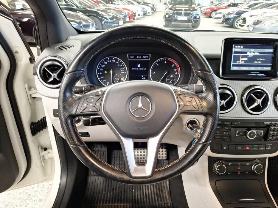 MERCEDES-BENZ B 2012