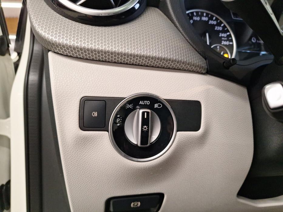 MERCEDES-BENZ B 2012