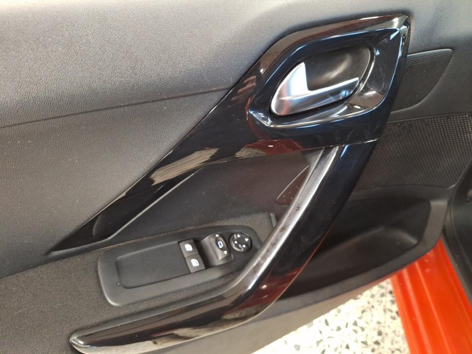 PEUGEOT 208 2016