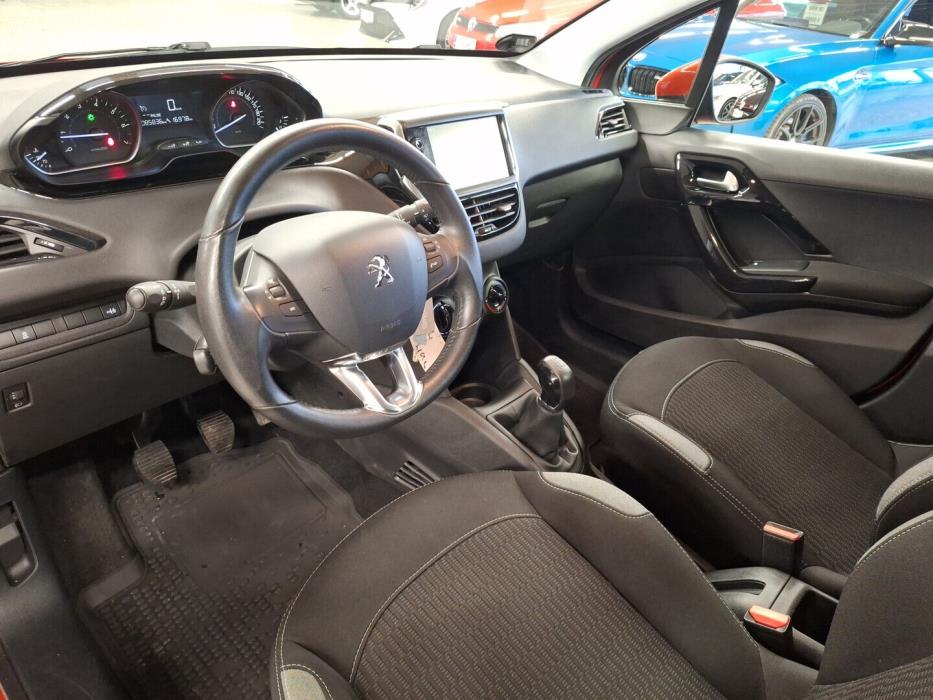 PEUGEOT 208 2016