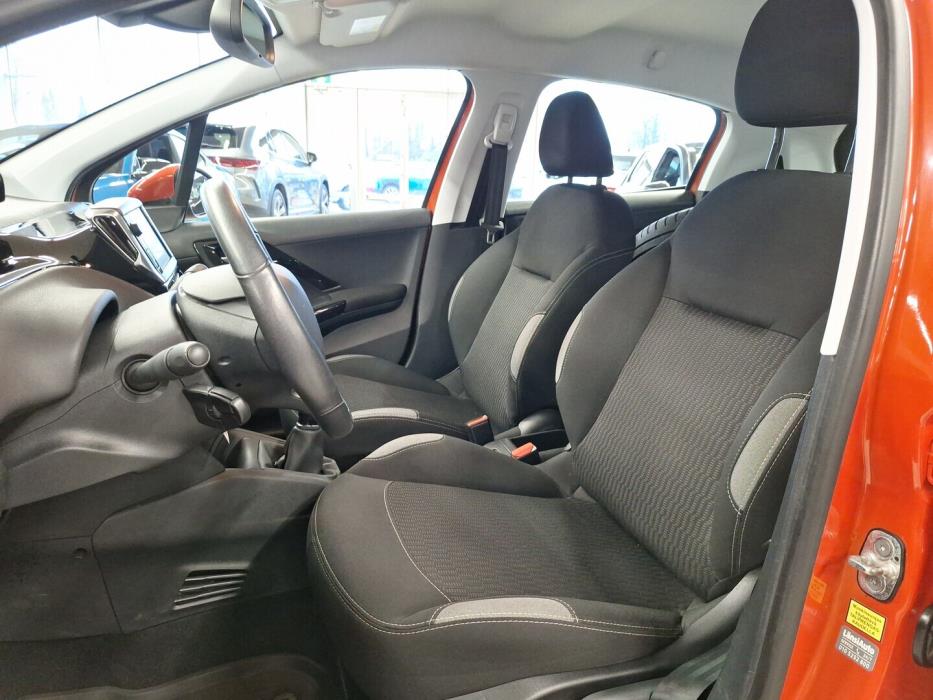 PEUGEOT 208 2016