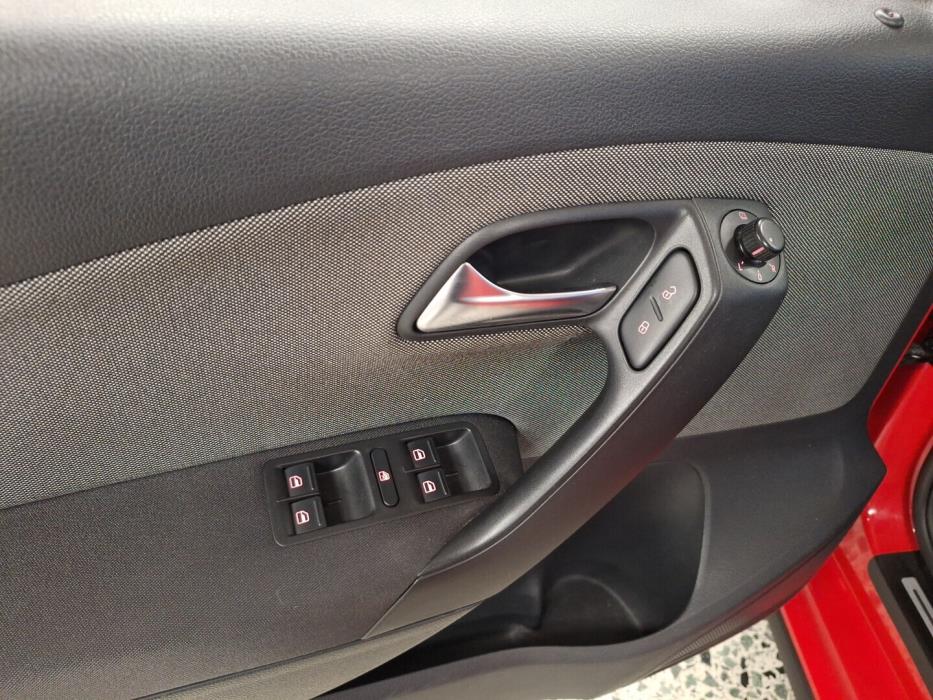 VOLKSWAGEN Polo 2011