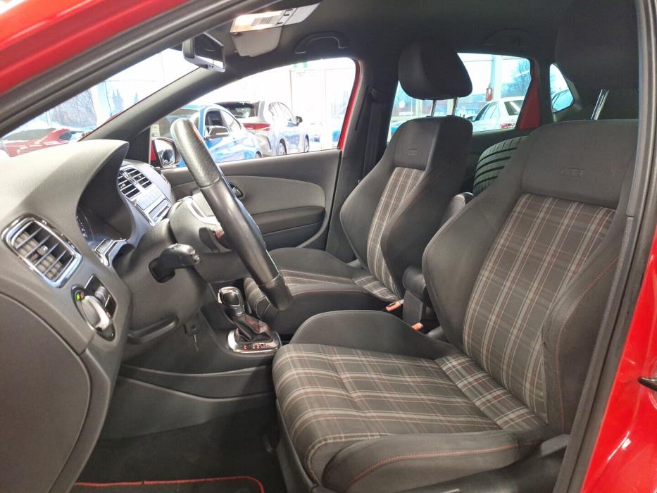 VOLKSWAGEN Polo 2011