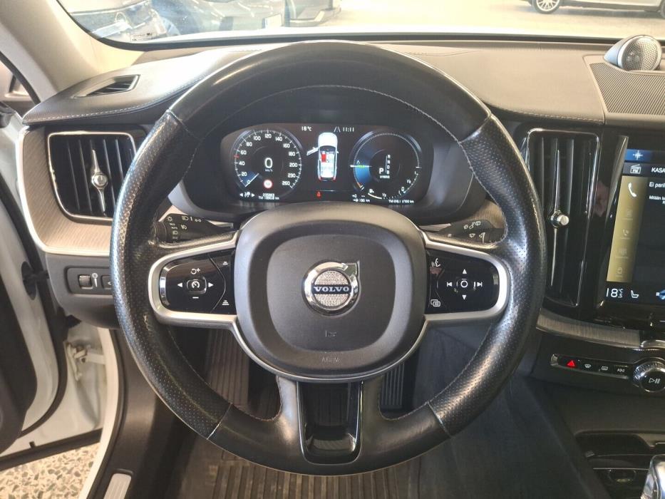 VOLVO XC60 2018