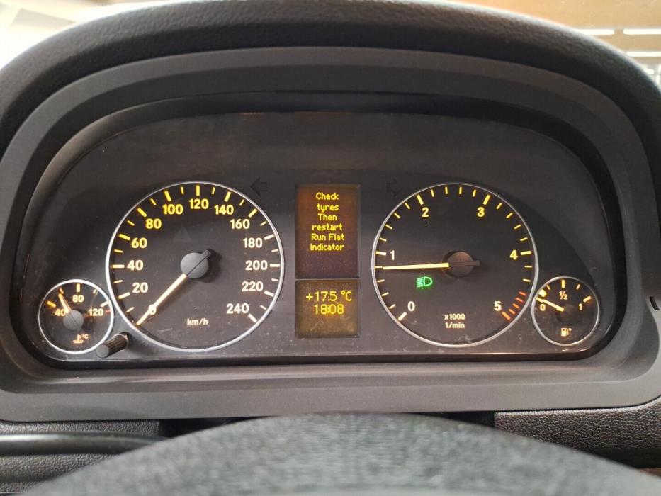 MERCEDES-BENZ A 2010