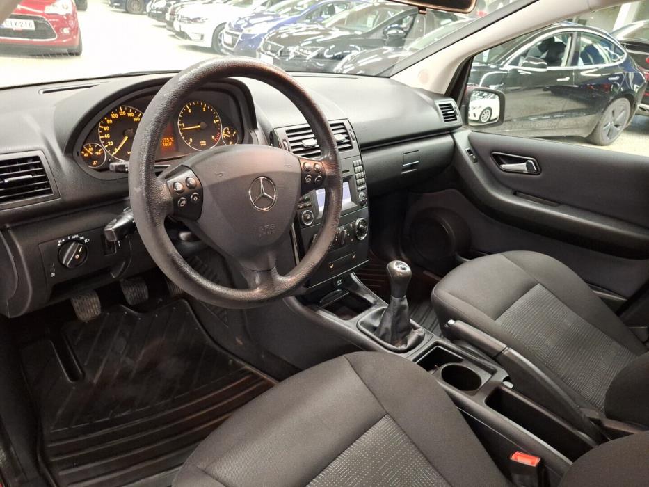 MERCEDES-BENZ A 2010