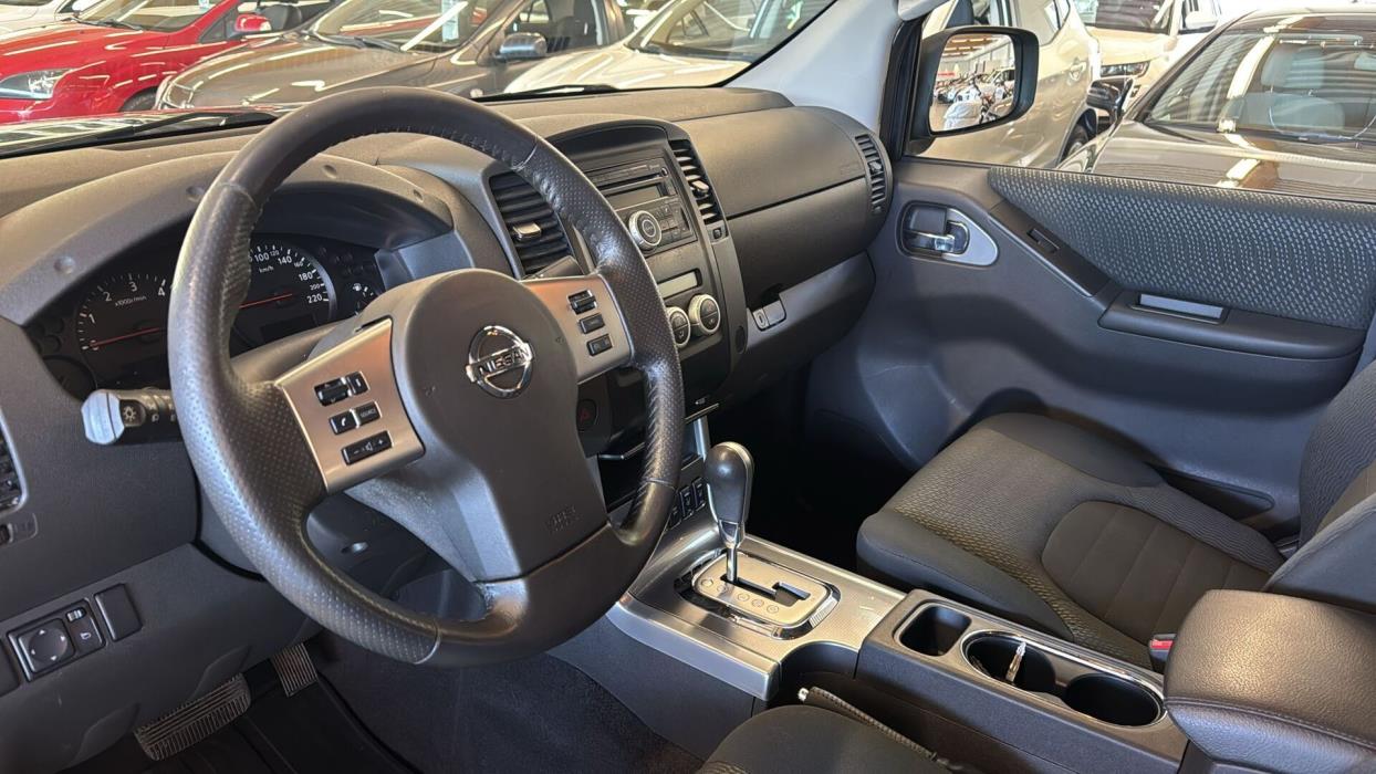 NISSAN Navara 2012