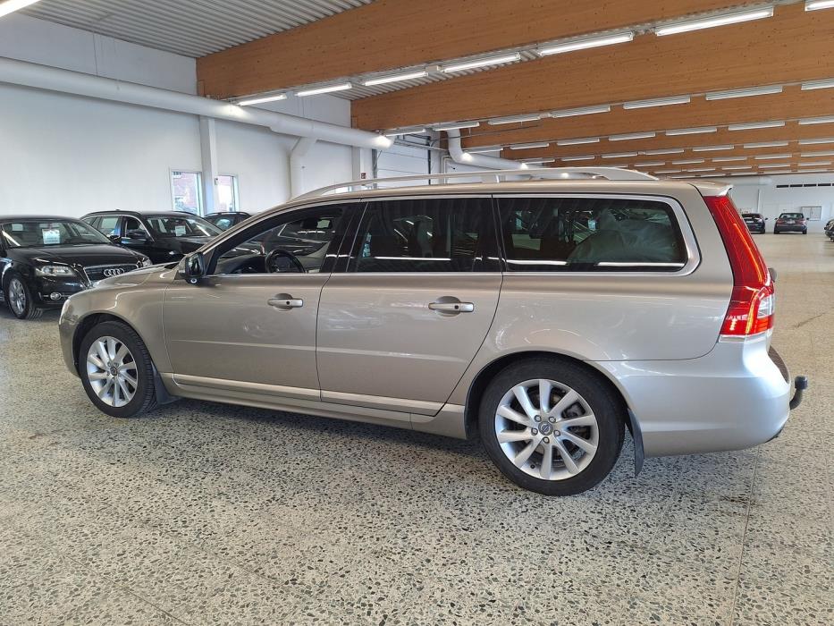 VOLVO V70 2014