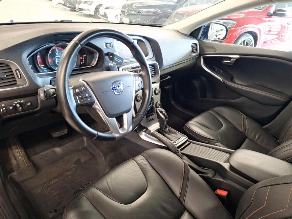 VOLVO V40 2015