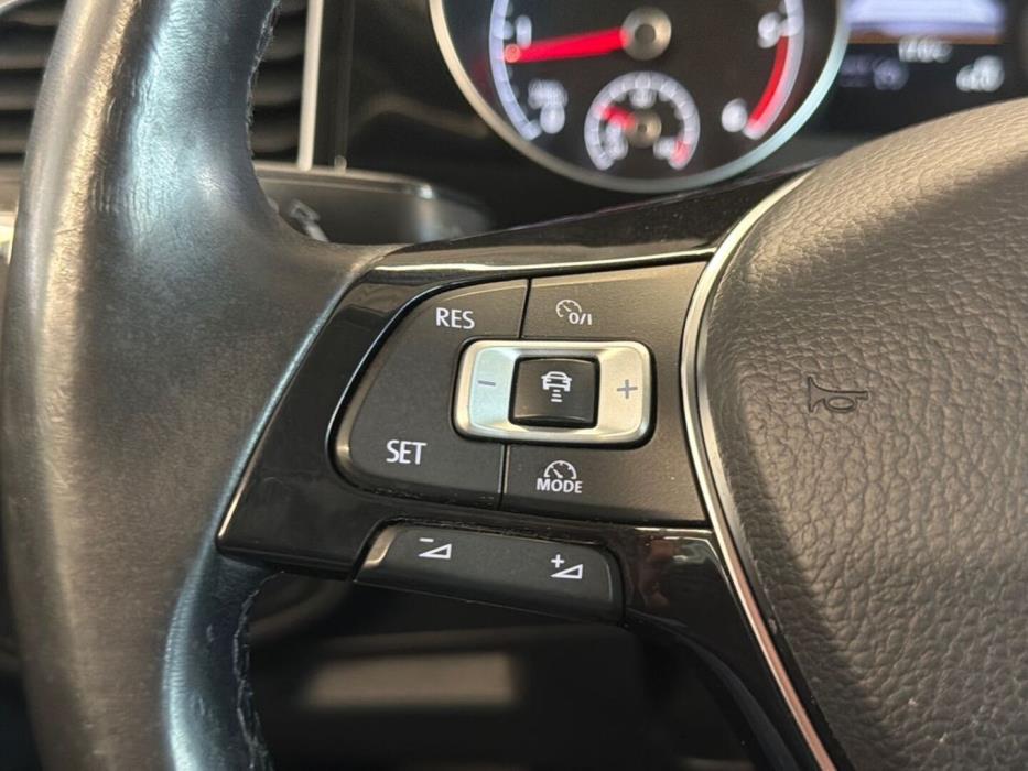 VOLKSWAGEN Golf Sportsvan 2015