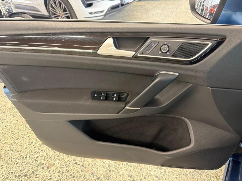 VOLKSWAGEN Golf Sportsvan 2015