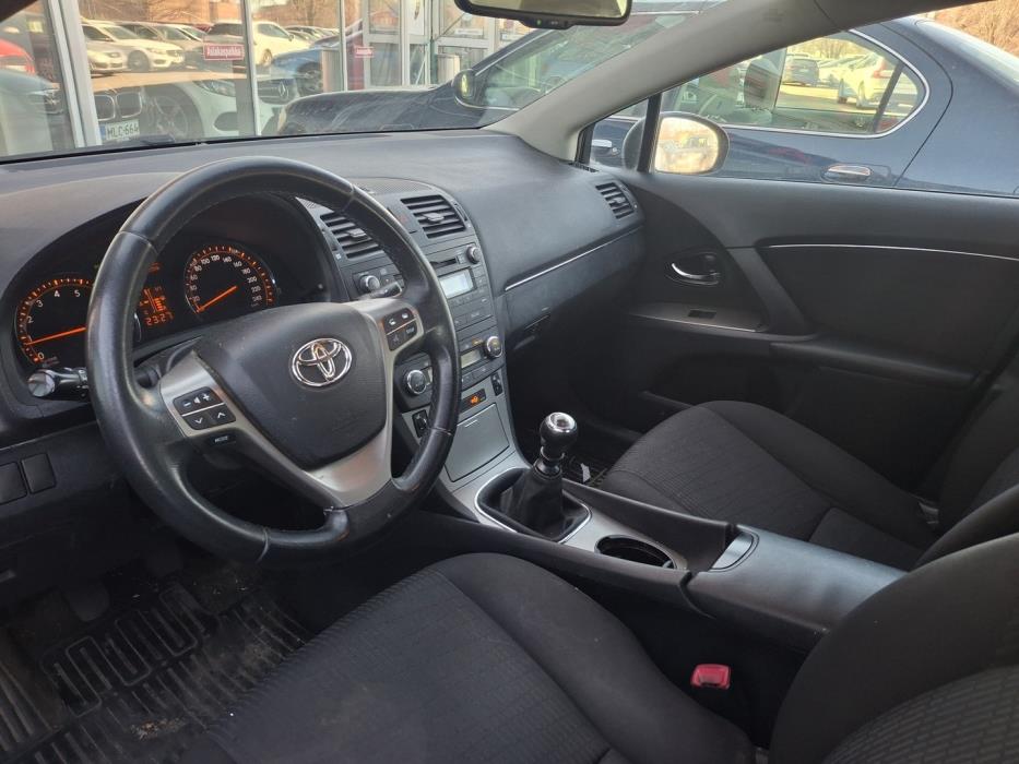 TOYOTA Avensis 2010
