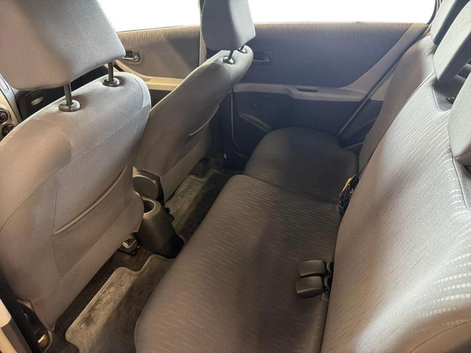 TOYOTA Yaris 2010