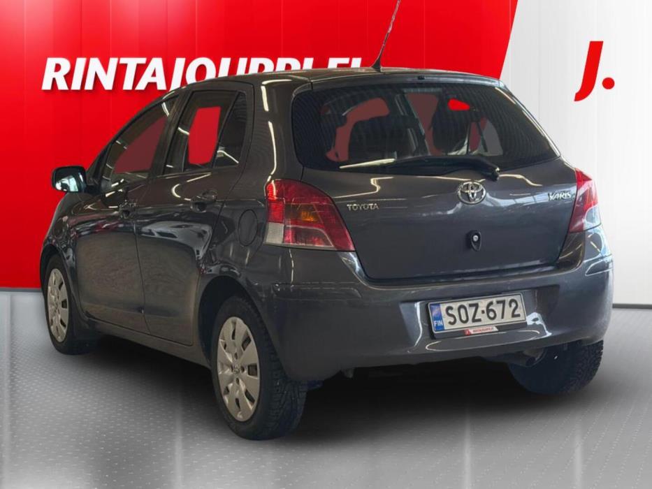 TOYOTA Yaris 2010