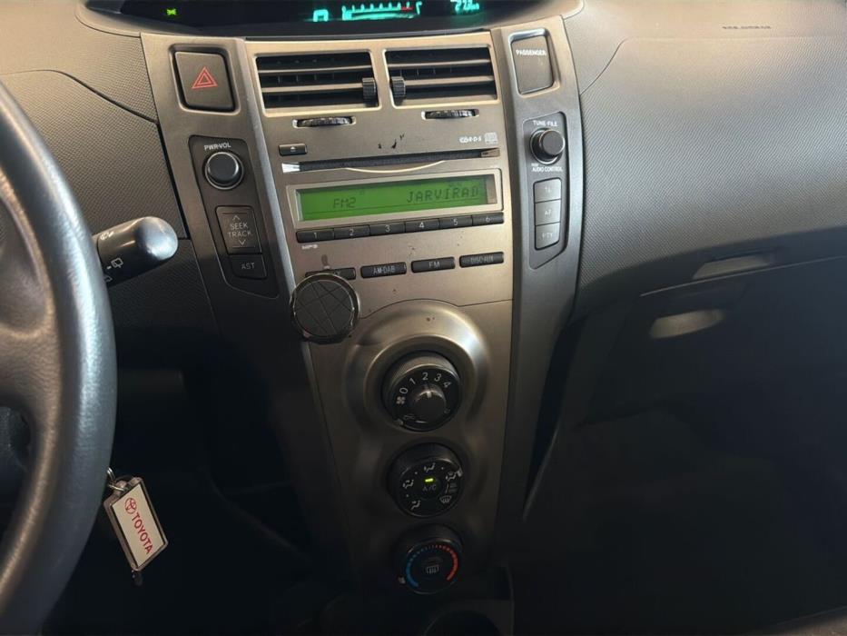 TOYOTA Yaris 2010