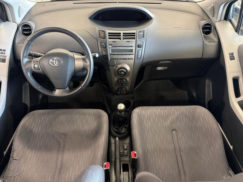 TOYOTA Yaris 2010