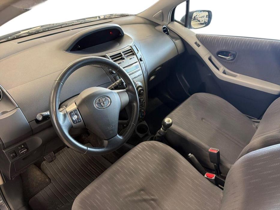 TOYOTA Yaris 2010