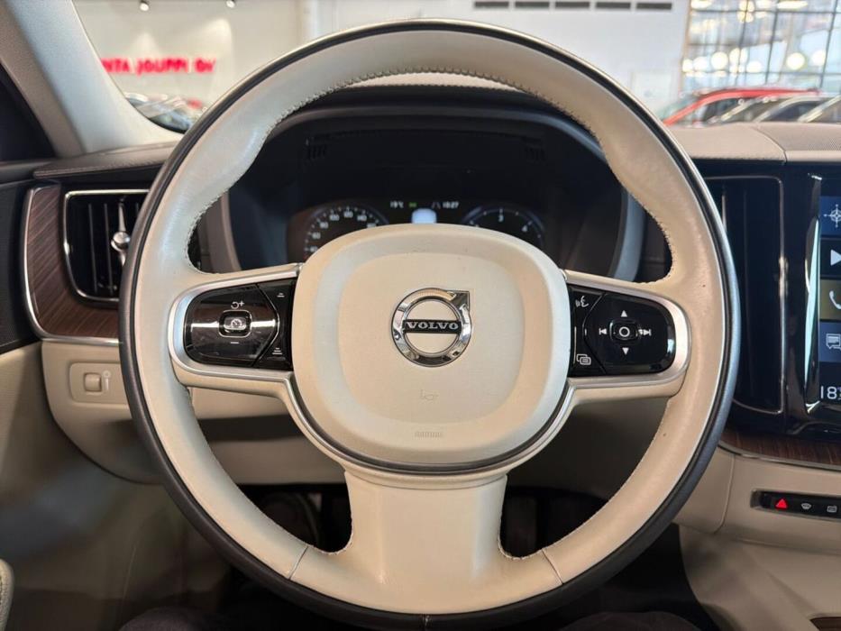 VOLVO XC60 2019