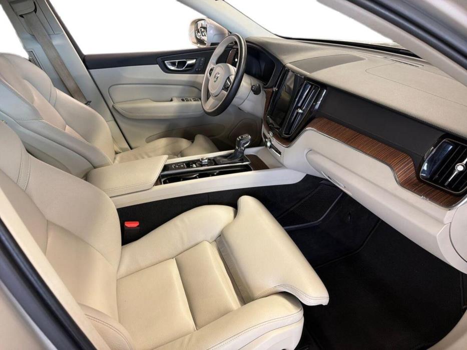 VOLVO XC60 2019