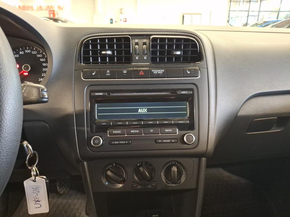 VOLKSWAGEN Polo 2014