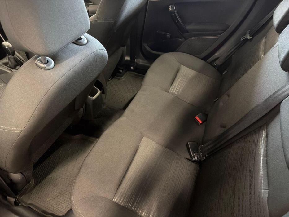 PEUGEOT 208 2014