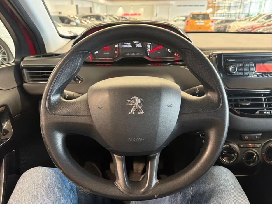 PEUGEOT 208 2014
