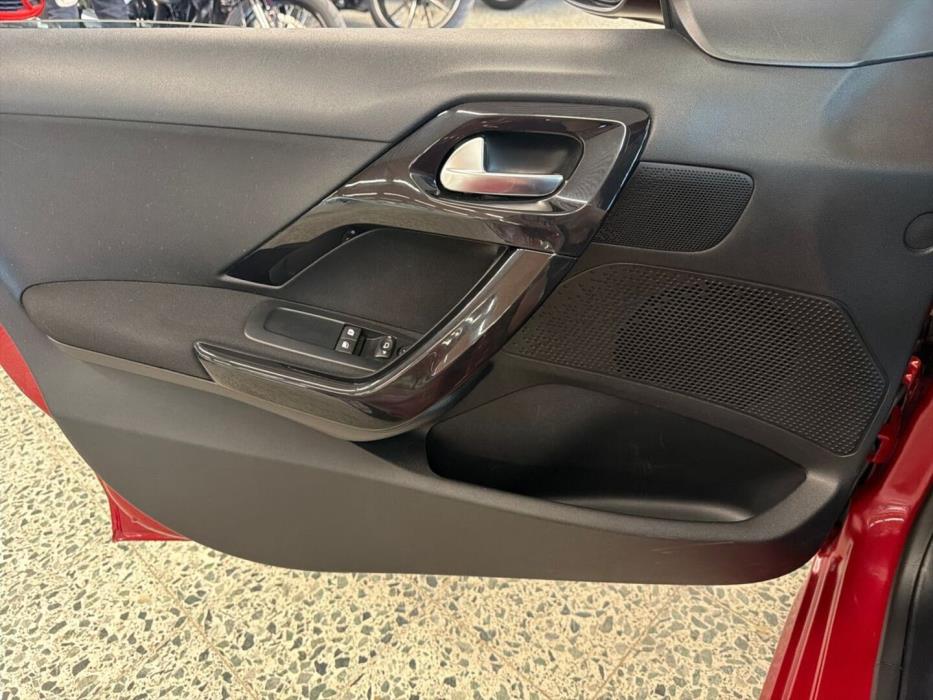 PEUGEOT 208 2014