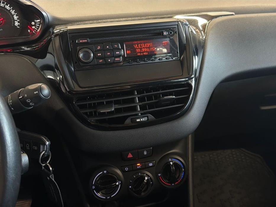 PEUGEOT 208 2014