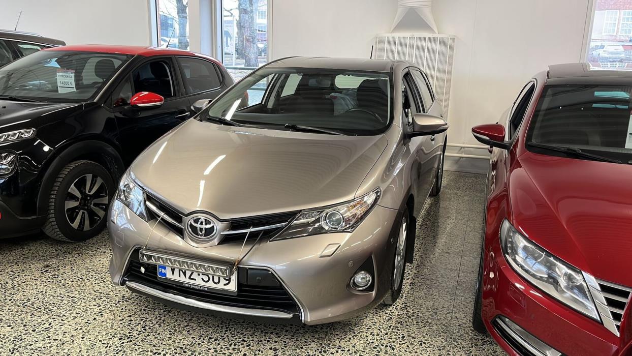 TOYOTA Auris 2013