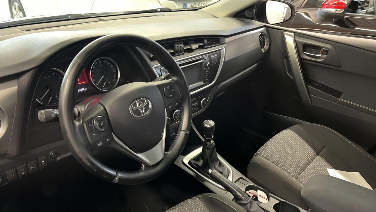 TOYOTA Auris 2013