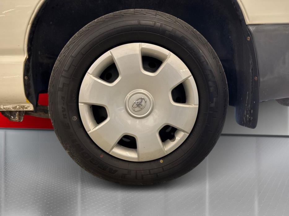 TOYOTA Hiace 2011