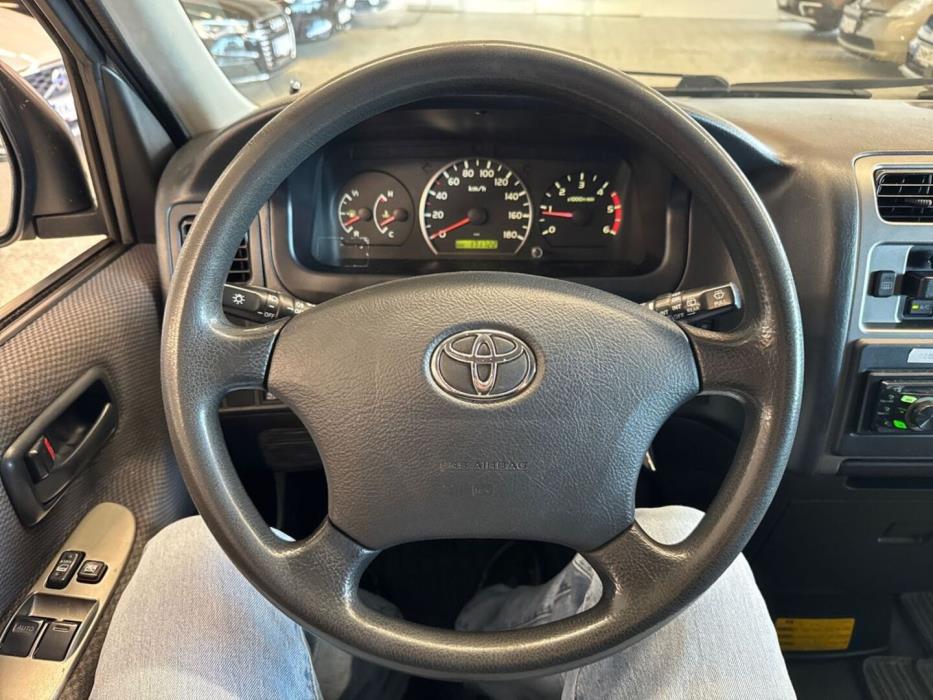 TOYOTA Hiace 2011