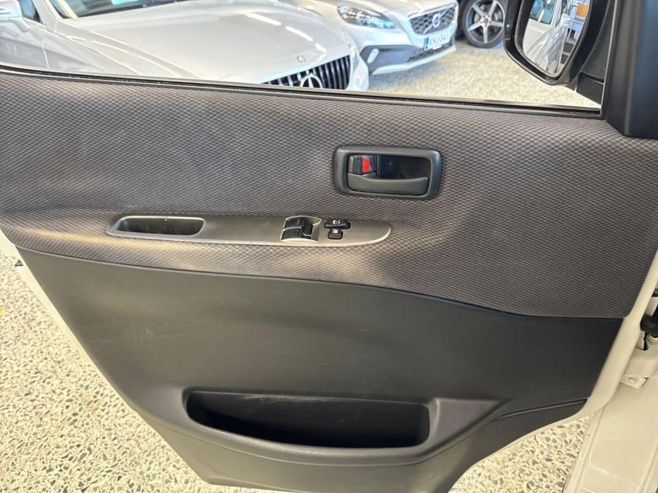 TOYOTA Hiace 2011