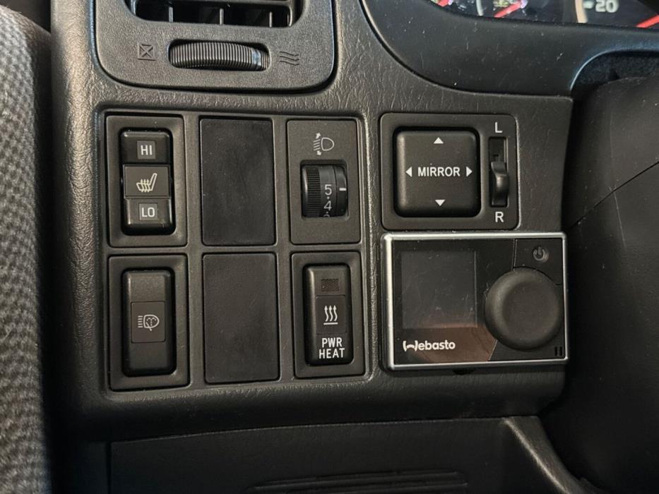 TOYOTA Hiace 2011