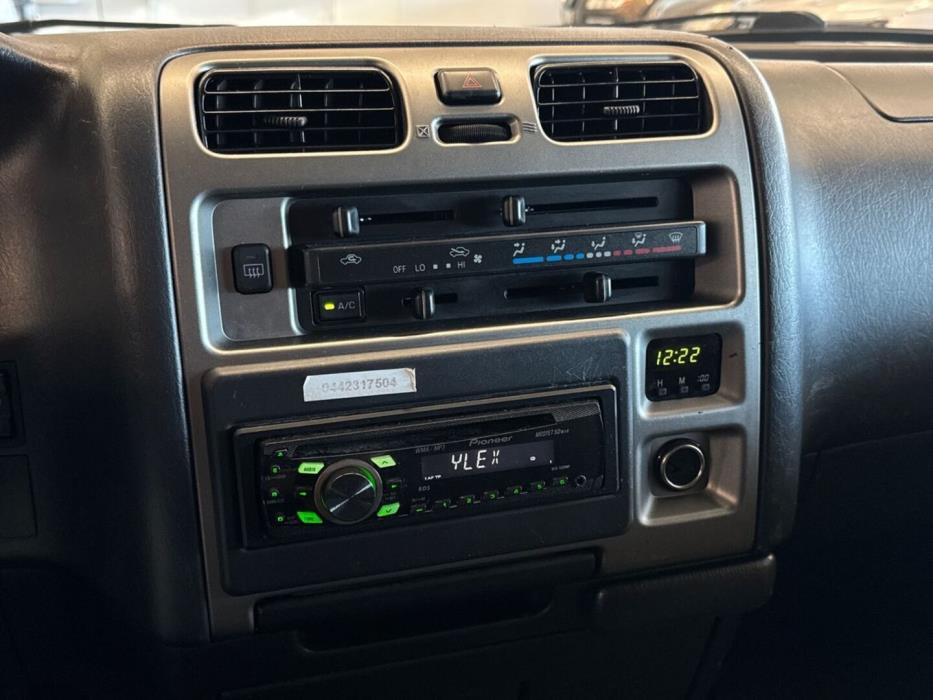 TOYOTA Hiace 2011