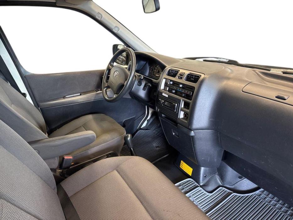 TOYOTA Hiace 2011