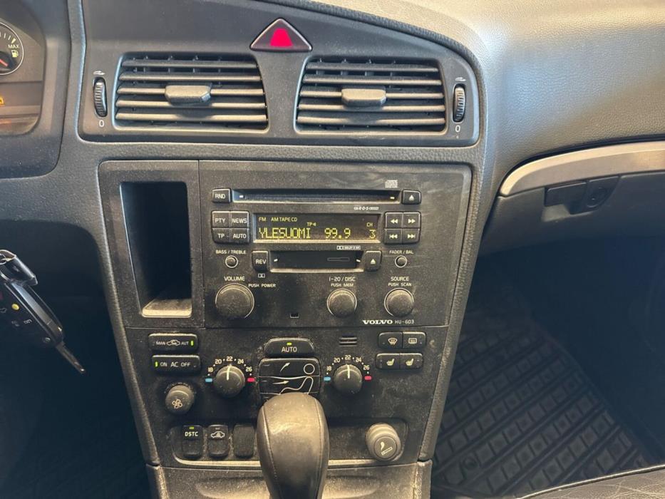 VOLVO XC70 2004