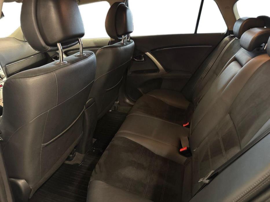 TOYOTA Avensis 2015