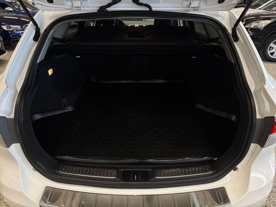 TOYOTA Avensis 2015