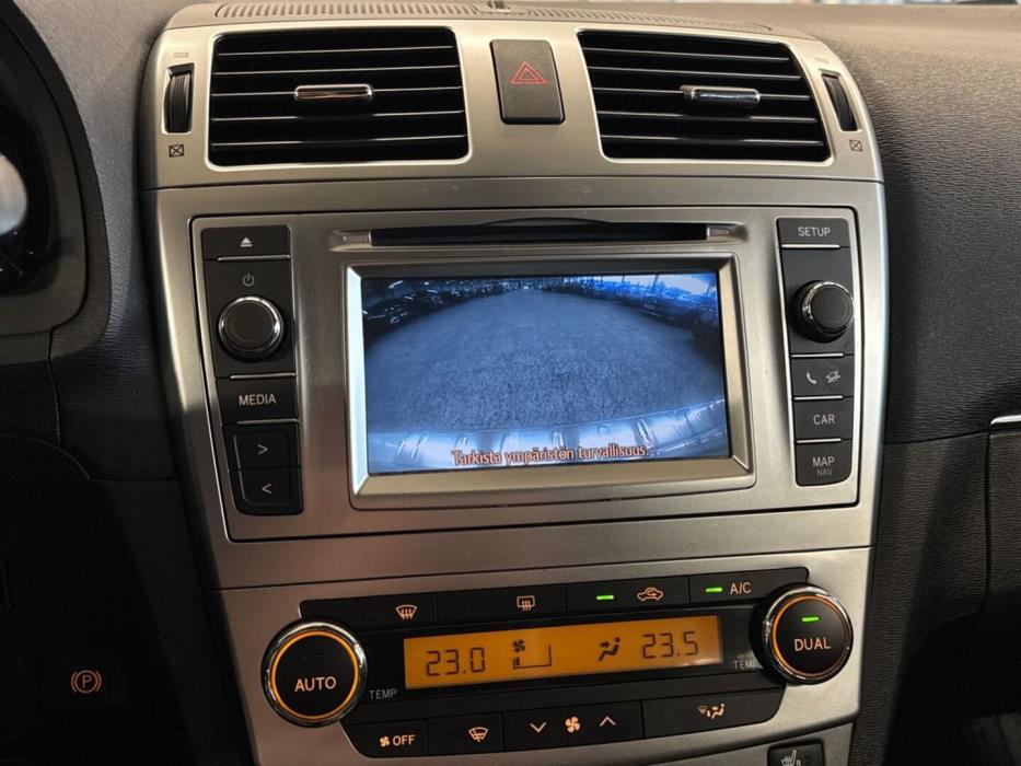 TOYOTA Avensis 2015