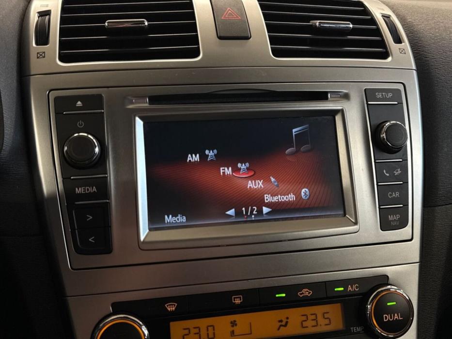 TOYOTA Avensis 2015