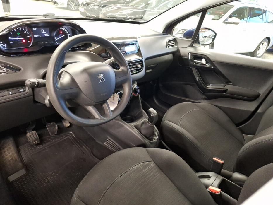 PEUGEOT 208 2015